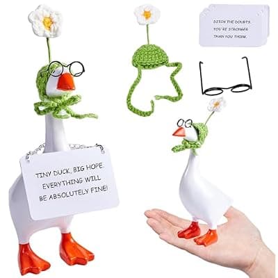 [IVENOKII] IVENOKII 7 Inch Mini Desk Goose Figurine - Cute Kawaii Resin Desktop Duck Decor, Magnetic Key Holder with Motivational Support Cards, Aesthetic Office & Porch Decor, Positive Gift for Women
